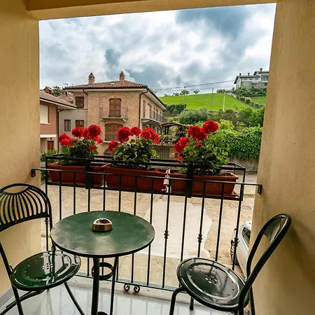 Casa di campagna Foresteria Settevie Treiso